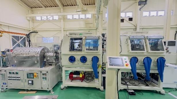 A large machine in a factory
AI-generated content may be incorrect.