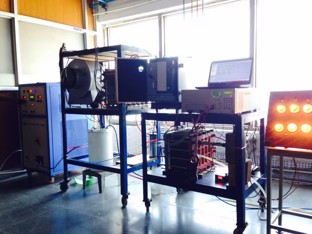 Operation of ECMR integrated with PEM fuel cell